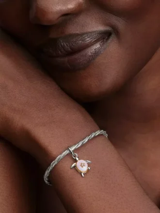 2026 Dangle Charm mit rosa Meeresschildkröte und im Labor gezüchtetem Diamanten, 0,007 ct insgesamt, Sterlingsilber, 14-karätige Vergoldung
