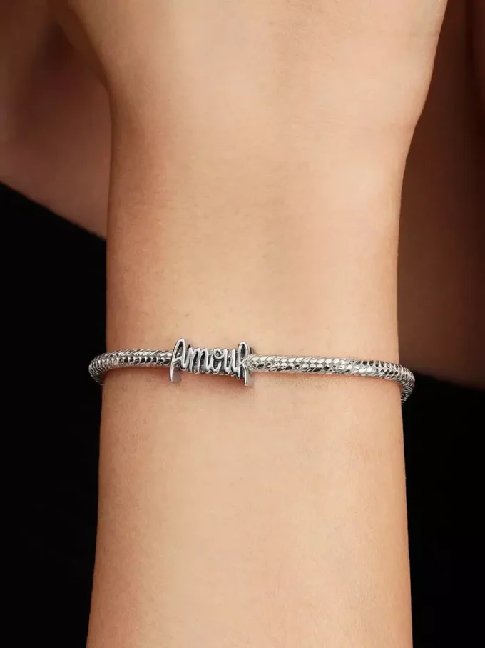 Amour-Charm mit Schriftzug aus Sterlingsilber Amour-Charm mit Schriftzug aus Sterlingsilber
