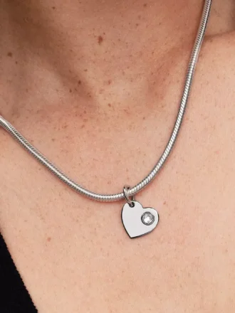 April gravierbarer Herz-Dangle Charm mit klarem Stein aus Sterlingsilber