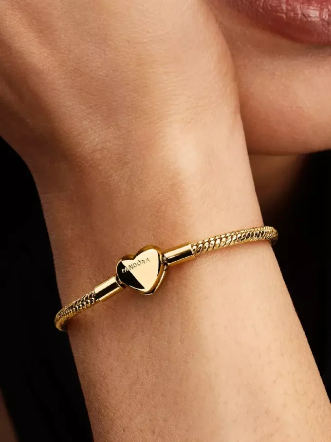 Armband mit facettierter Snake Chain und Herzverschluss, 14-karätig vergoldet Armband mit facettierter Snake Chain und Herzverschluss, 14-karätig vergoldet