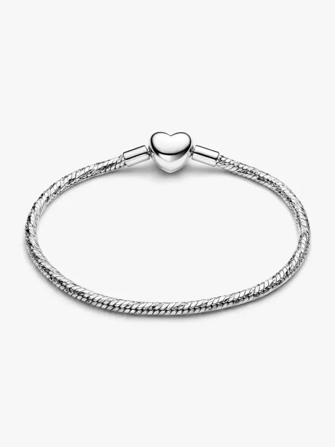 Armband mit facettierter Snake Chain und Herzverschluss aus Sterlingsilber Armband mit facettierter Snake Chain und Herzverschluss aus Sterlingsilber