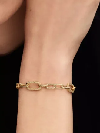 Armband mit feiner Gliederkette, 14-karätig vergoldet Armband mit feiner Gliederkette, 14-karätig vergoldet
