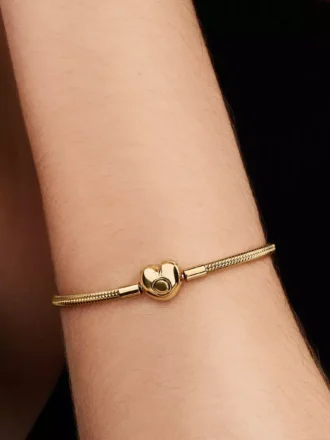 Armband mit Snake Chain und Herzverschluss, 14 Karat vergoldet Armband mit Snake Chain und Herzverschluss, 14 Karat vergoldet