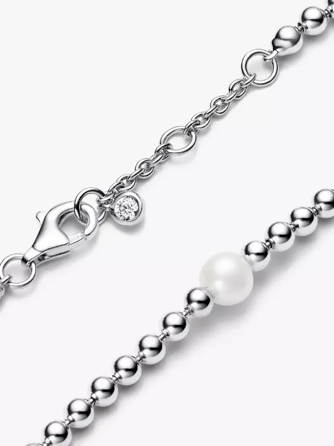 Armbänder aus behandelten Süßwasser-Zuchtperlen und Perlen in Sterlingsilber Armbänder aus behandelten Süßwasser-Zuchtperlen und Perlen in Sterlingsilber