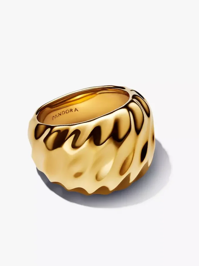 Auffälliger Ring mit Wellenmuster, 14-karätig vergoldet Auffälliger Ring mit Wellenmuster, 14-karätig vergoldet