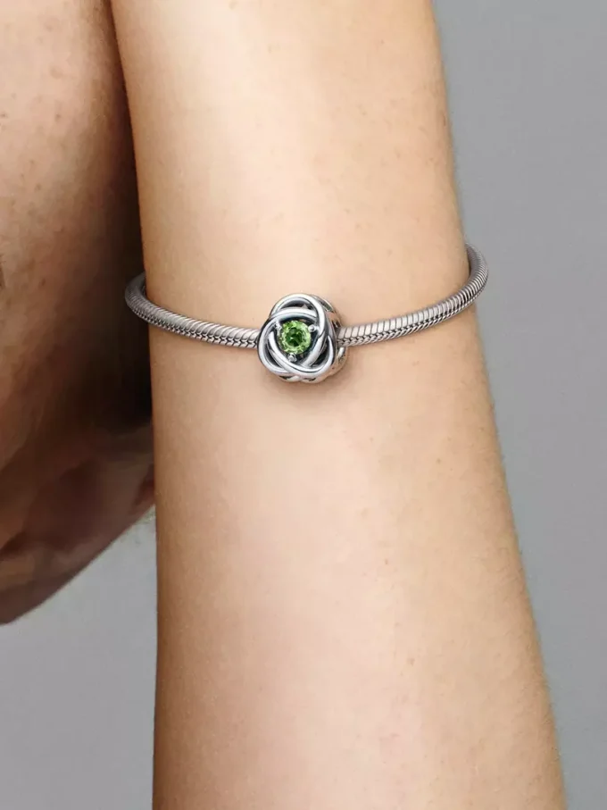 August Spring Green Eternity Circle Charm aus Sterlingsilber
