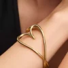 Bangle in organischer Herzform, 14-karätig vergoldet Bangle in organischer Herzform, 14-karätig vergoldet