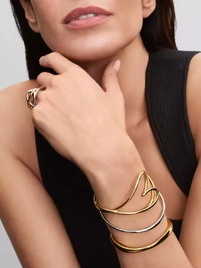 Bangle in organischer Herzform, 14-karätig vergoldet Bangle in organischer Herzform, 14-karätig vergoldet