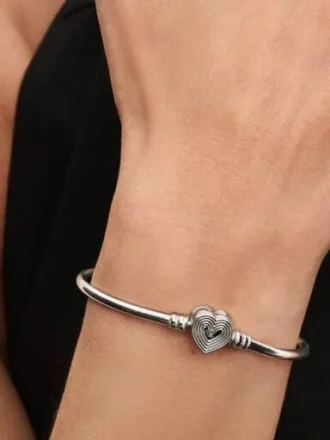 Bangle mit strahlendem Herzverschluss – Sterlingsilber