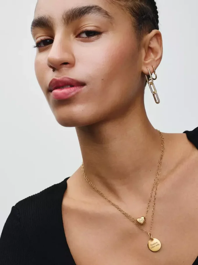 „Be love“ gravierbarer Herz-Charm, 14-karätig vergoldet „Be love“ gravierbarer Herz-Charm, 14-karätig vergoldet