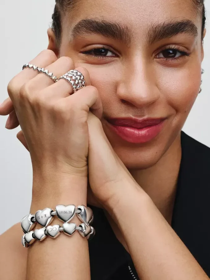 „Be Love“ gravierbarer Herz-Charm aus Sterlingsilber „Be Love“ gravierbarer Herz-Charm aus Sterlingsilber