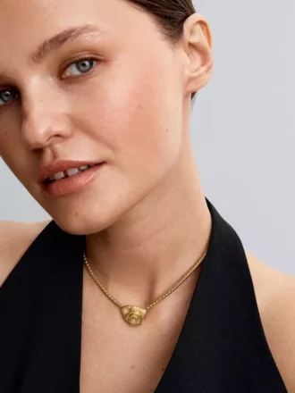Übergroßer Charm „Rose in Bloom“ mit 14-karätiger Vergoldung Übergroßer Charm „Rose in Bloom“ mit 14-karätiger Vergoldung