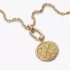 Übergroßer Medaillon-Charm mit gekreuzten Pfeilen, 14-karätig vergoldet Übergroßer Medaillon-Charm mit gekreuzten Pfeilen, 14-karätig vergoldet