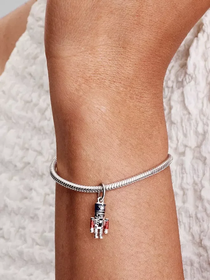 Beweglicher Nussknacker-Dangle Charm aus Sterlingsilber Beweglicher Nussknacker-Dangle Charm aus Sterlingsilber