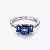 Blauer, rechteckiger, funkelnder Ring mit drei Steinen aus Sterlingsilber Blauer, rechteckiger, funkelnder Ring mit drei Steinen aus Sterlingsilber