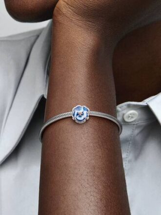 Blaues Stiefmütterchen-Charm – Sterlingsilber Blaues Stiefmütterchen-Charm – Sterlingsilber