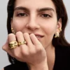 Auffälliger Ring mit Wellenmuster, 14-karätig vergoldet Auffälliger Ring mit Wellenmuster, 14-karätig vergoldet