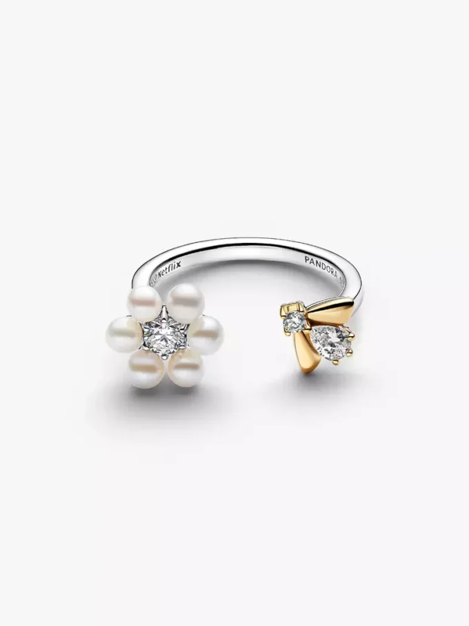 Bridgerton-Biene & behandelte Süßwasser-Zuchtperle in Blumenform, offener Ring aus Sterlingsilber, 14 Karat vergoldet Bridgerton-Biene & behandelte Süßwasser-Zuchtperle in Blumenform, offener Ring aus Sterlingsilber, 14 Karat vergoldet