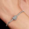 Bridgerton-Charm mit Waben- und Bienenherz-Motiv, Sterlingsilber, 14 Karat vergoldet