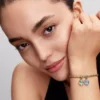 Bridgerton Schmetterling & Biene – teilbarer Dangle Charm aus Sterlingsilber, 14-karätig vergoldet