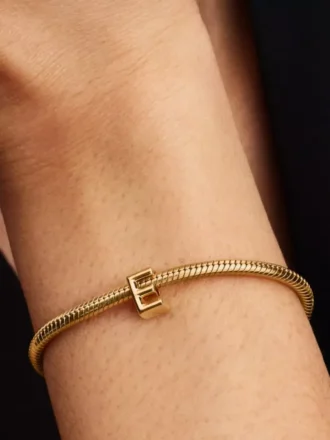 Buchstabe E als Alphabet-Charm, 14 Karat vergoldet