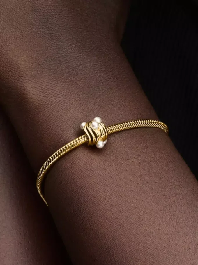 Charm „Abstrakte Wellen“, 14-karätige Vergoldung Charm „Abstrakte Wellen“, 14-karätige Vergoldung