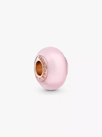Charm aus mattem rosa Murano Glass mit 14-karätiger Roségoldbeschichtung Charm aus mattem rosa Murano Glass mit 14-karätiger Roségoldbeschichtung