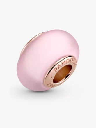 Charm aus mattem rosa Murano Glass mit 14-karätiger Roségoldbeschichtung Charm aus mattem rosa Murano Glass mit 14-karätiger Roségoldbeschichtung