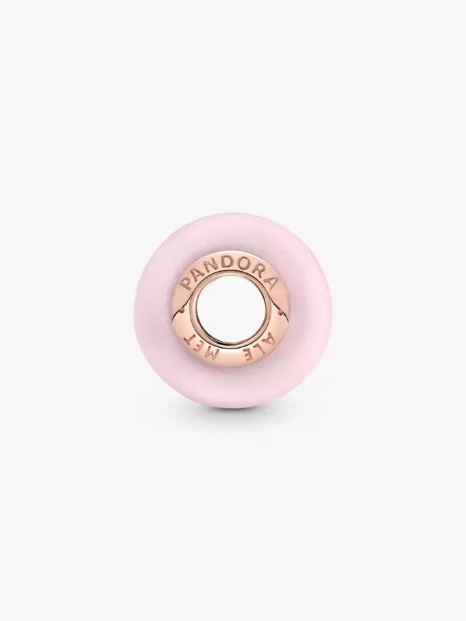 Charm aus mattem rosa Murano Glass mit 14-karätiger Roségoldbeschichtung Charm aus mattem rosa Murano Glass mit 14-karätiger Roségoldbeschichtung