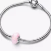 Charm aus Sterlingsilber in opaleszierendem Rosa Charm aus Sterlingsilber in opaleszierendem Rosa