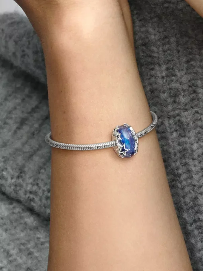 Charm „Galaxy Blue & Star Murano“ aus Sterlingsilber Charm „Galaxy Blue & Star Murano“ aus Sterlingsilber