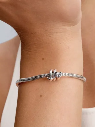 Charm „Gewundener Pfeil“ aus Sterlingsilber