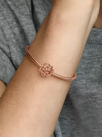 Charm „Hearts All Over“ mit 14-karätiger Roségoldbeschichtung