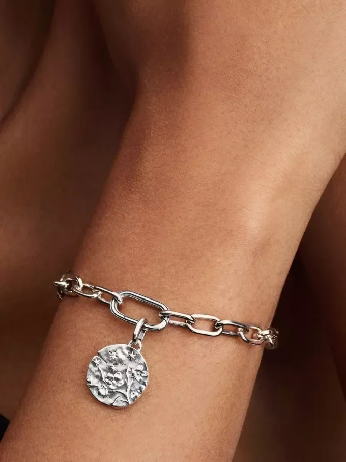 Charm „Kirschblüten-Medaillon“ aus Sterlingsilber Charm „Kirschblüten-Medaillon“ aus Sterlingsilber