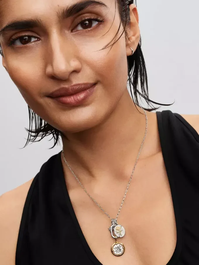 Halskette mit aufklappbarem Gliederanhänger aus Sterlingsilber Halskette mit aufklappbarem Gliederanhänger aus Sterlingsilber