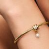 Charm mit behandelter Süßwasserzuchtperle am Band – 14-karätige Vergoldung Charm mit behandelter Süßwasserzuchtperle am Band – 14-karätige Vergoldung
