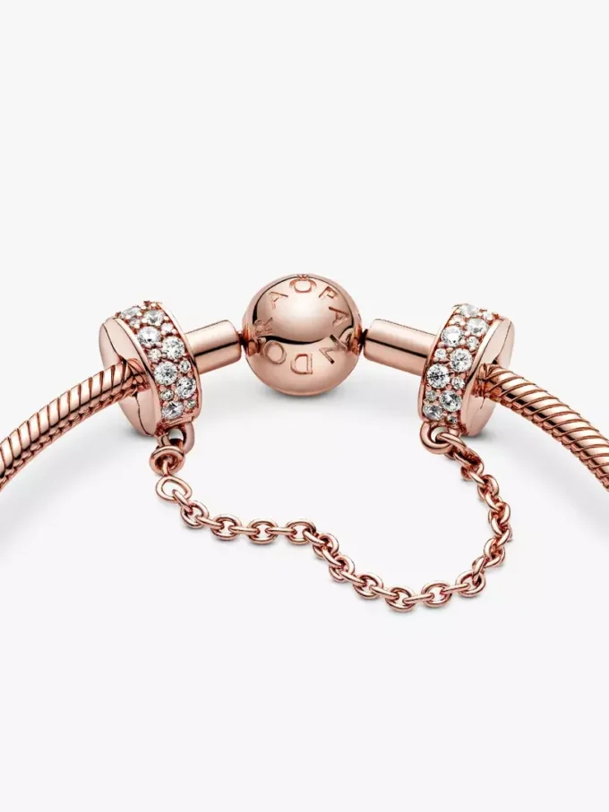 Charm mit Safety Chain und klarem Pavé, 14 Karat Roségold-Beschichtung Charm mit Safety Chain und klarem Pavé, 14 Karat Roségold-Beschichtung
