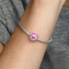 Charm „Rosa Stiefmütterchenblüte“ aus Sterlingsilber Charm „Rosa Stiefmütterchenblüte“ aus Sterlingsilber
