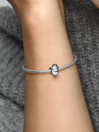 Charm „Skifahrender Pinguin“ aus Sterlingsilber Charm „Skifahrender Pinguin“ aus Sterlingsilber