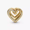 Charm „Sparkling Entwined Hearts“ mit 14-karätiger Vergoldung Charm „Sparkling Entwined Hearts“ mit 14-karätiger Vergoldung