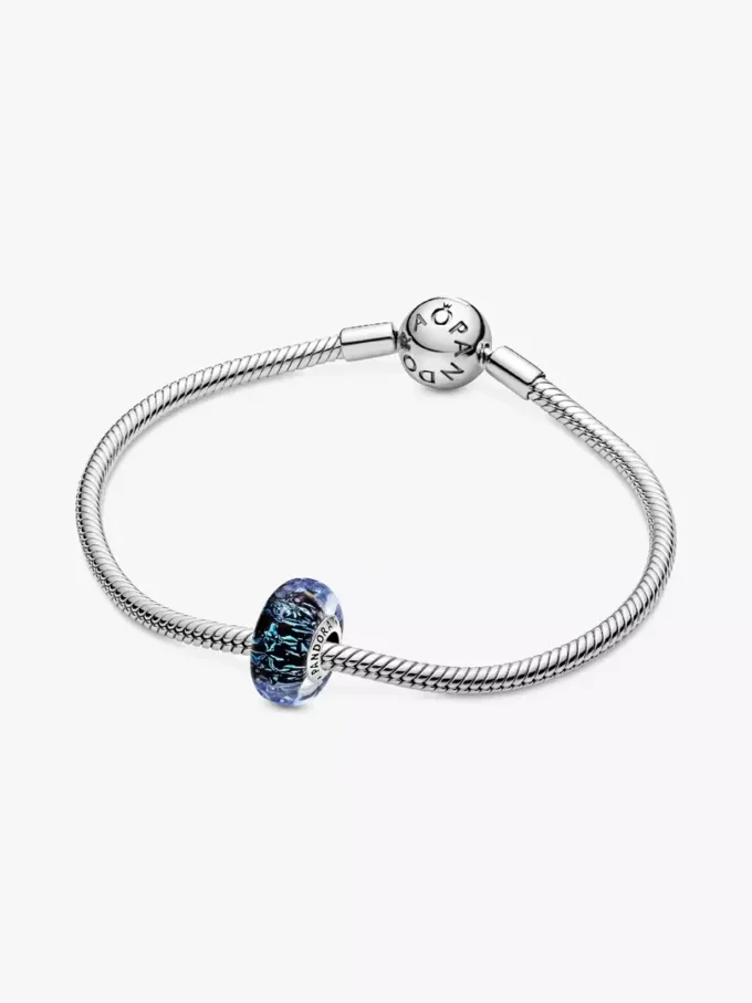 Charm „Wavy Dark Blue Murano Glass Ocean“ aus Sterlingsilber Charm „Wavy Dark Blue Murano Glass Ocean“ aus Sterlingsilber