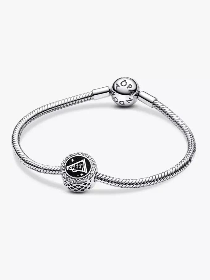 „Cheer“-Charm aus Sterlingsilber „Cheer“-Charm aus Sterlingsilber