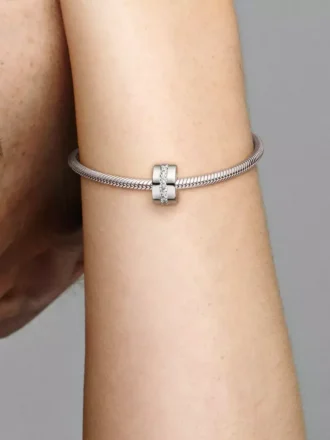 Clip Charm „Clear Sparkling Row“ aus Sterlingsilber Clip Charm „Clear Sparkling Row“ aus Sterlingsilber