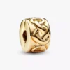 Clip Charm mit geknoteten Herzen, 14 Karat vergoldet Clip Charm mit geknoteten Herzen, 14 Karat vergoldet