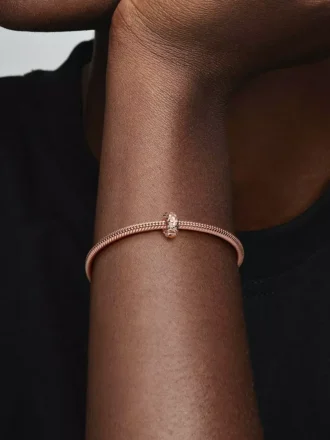 Clip Charm mit Nieten, 14 Karat Roségold-Beschichtung