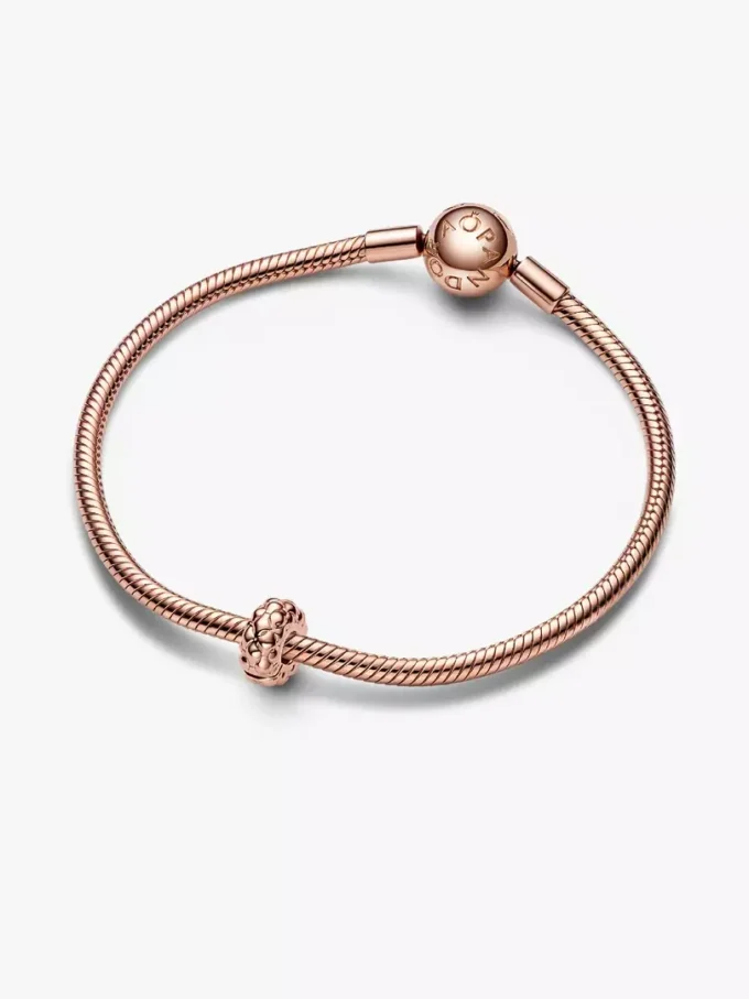 Clip Charm mit Nieten, 14 Karat Roségold-Beschichtung Clip Charm mit Nieten, 14 Karat Roségold-Beschichtung