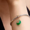 Dangle Charm aus grünem Murano Glass in Schlangenform, 14-karätig vergoldet