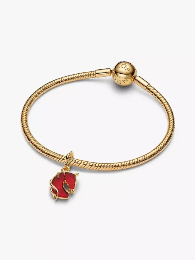 Dangle Charm aus rotem Murano Glass in Form eines Feuerpferdes, 14 Karat vergoldet Dangle Charm aus rotem Murano Glass in Form eines Feuerpferdes, 14 Karat vergoldet