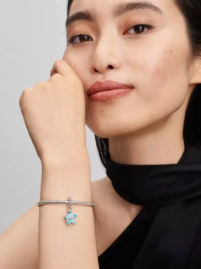 Dangle Charm „Blue Blossom“ aus Sterlingsilber Dangle Charm „Blue Blossom“ aus Sterlingsilber