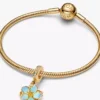 Dangle Charm „Blue Blossom“ mit 14-karätiger Vergoldung Dangle Charm „Blue Blossom“ mit 14-karätiger Vergoldung